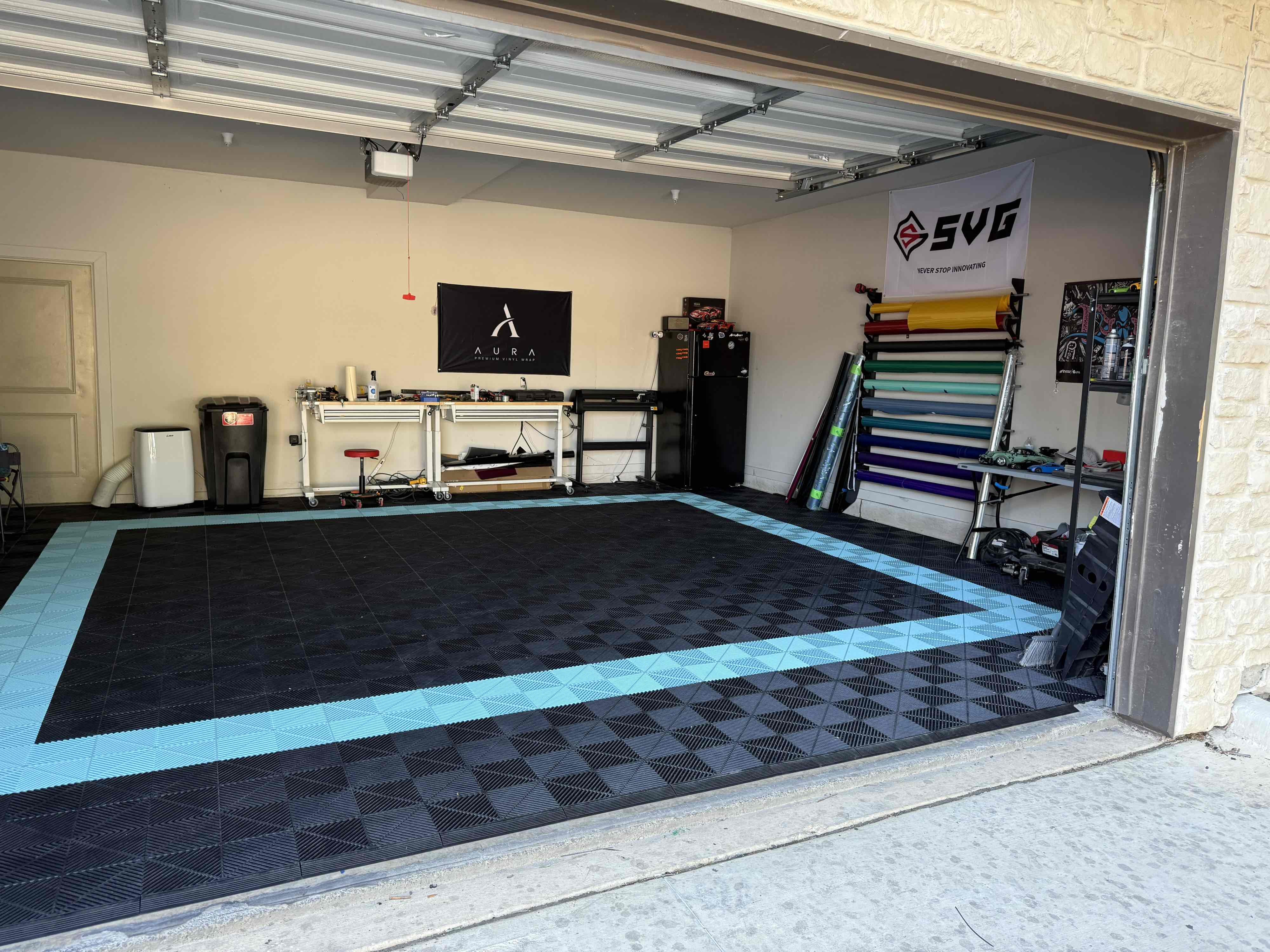 The outdoor garage's PP grating facilitates rapid drainage, effectively eliminating water accumulation in the parking spaces.