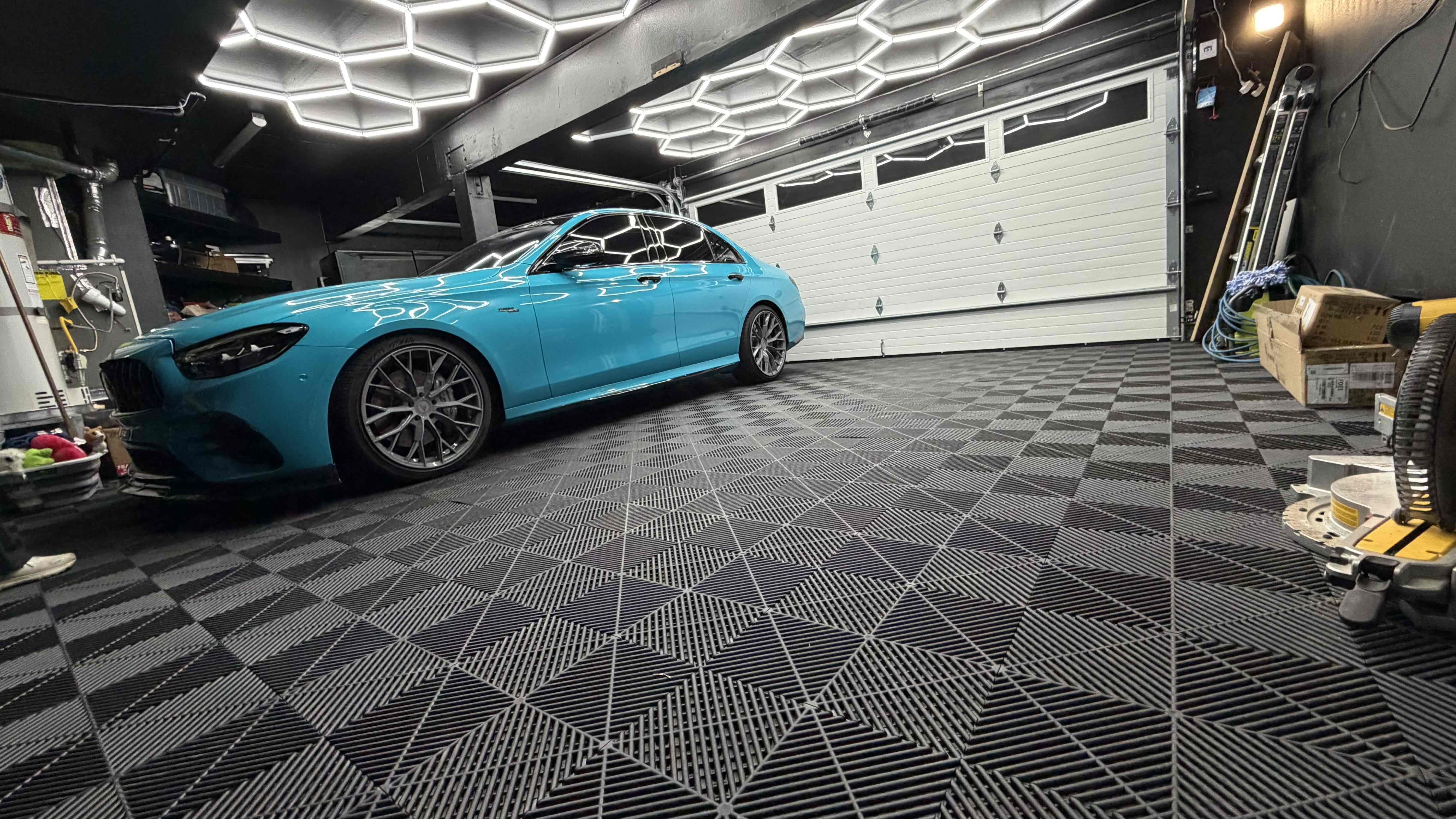 The outdoor garage's PP grating facilitates rapid drainage, effectively eliminating water accumulation in the parking spaces.