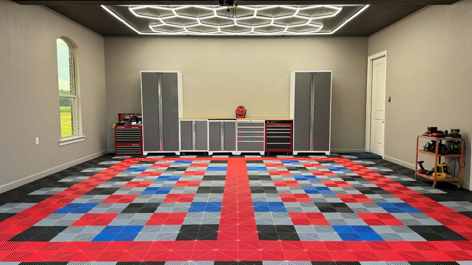 PP polypropylene garage grille is anti-slip and wear-resistant, making parking safer on rainy days.