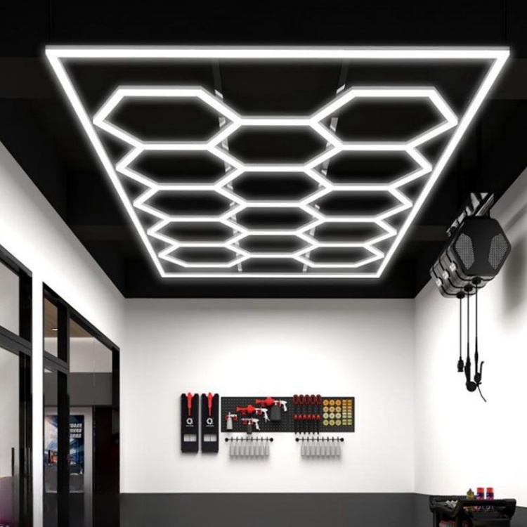 The garage PP grille has extremely strong load-bearing capacity. Even small cars and SUVs can be parked on it without any damage.