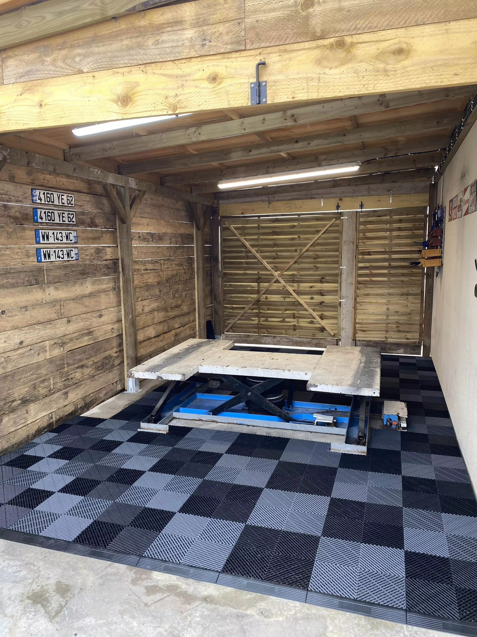 Outdoor Polypropylene Garage Floor Grate with LED Light Full Kit